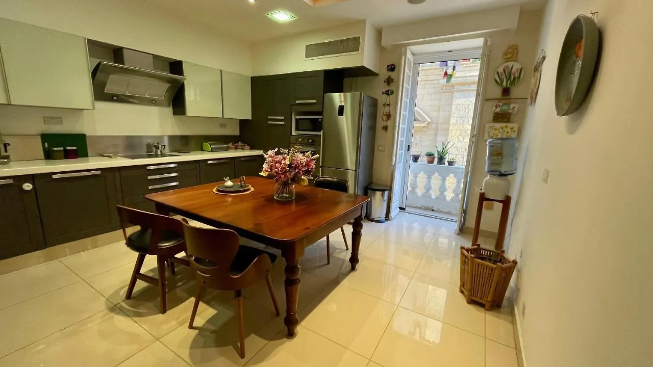 Valletta Collection - Merchant Str Apartment With Large Yard 0*,